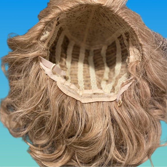 22” Wavy Dirty Dishwater Blond Bombshell Wig - Picture 8 of 9